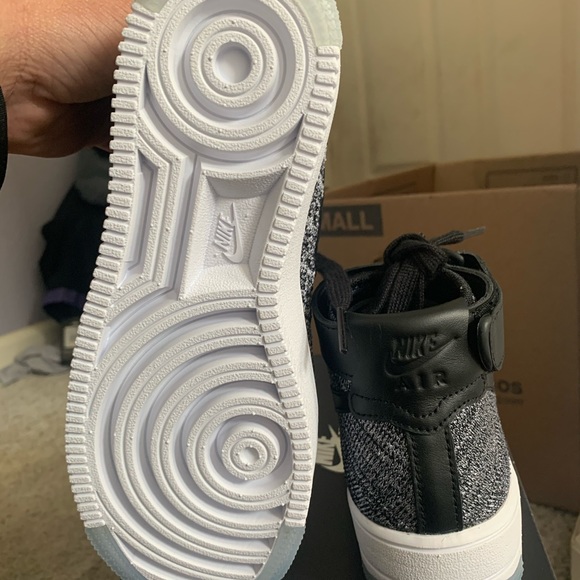 Nike Air Force 1 Flyknit Mid Shoes - Picture 4 of 7